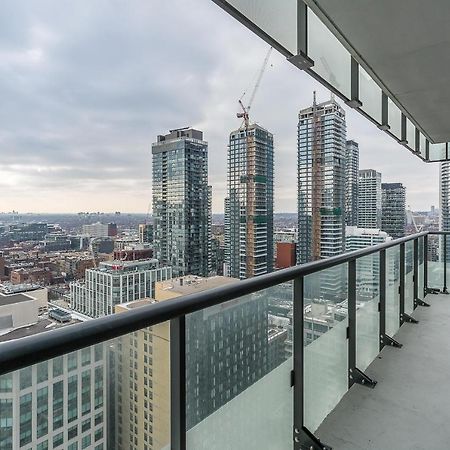 Toronto Rooms And Suites Condos Exterior photo