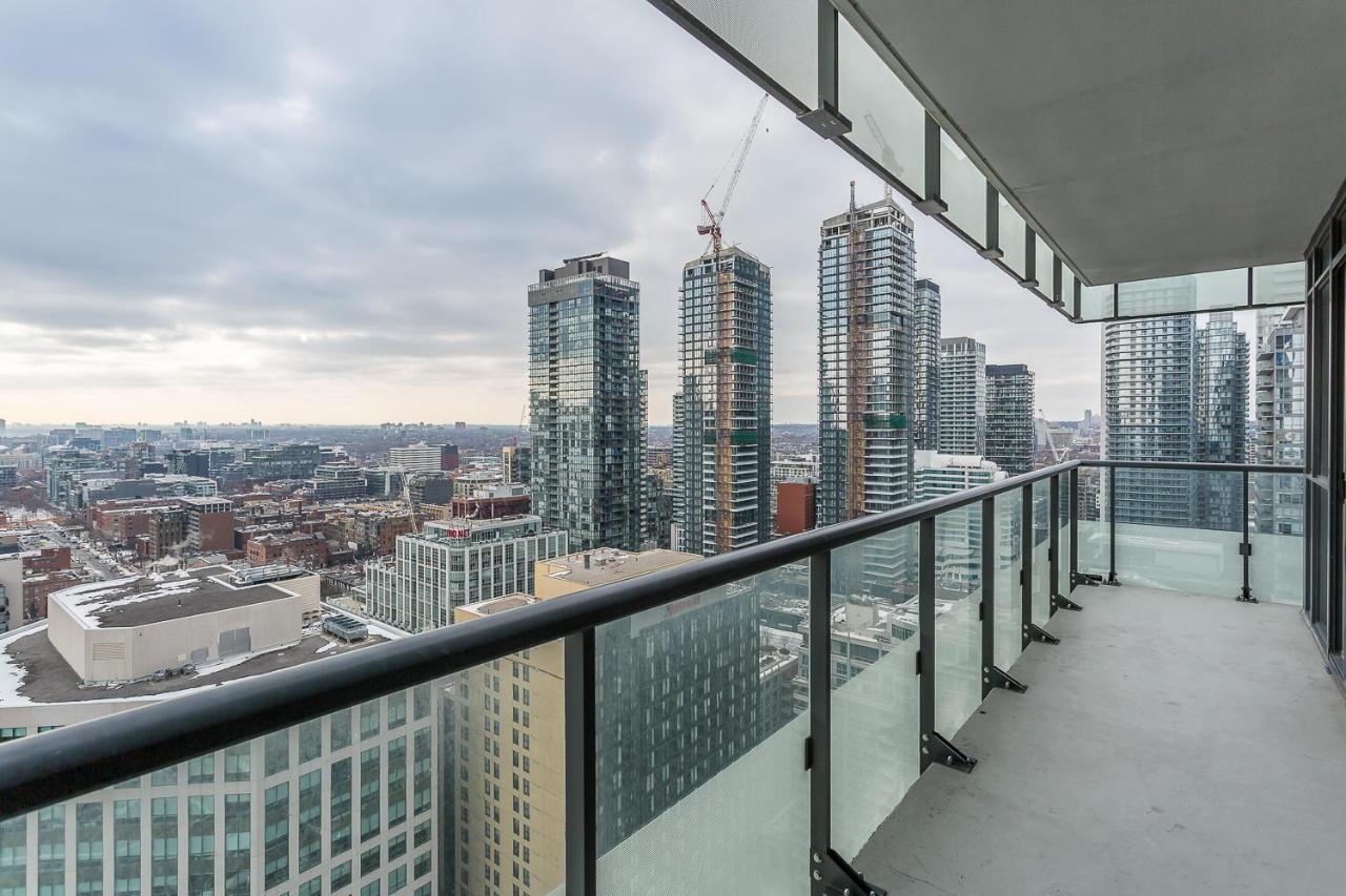 Toronto Rooms And Suites Condos Exterior photo