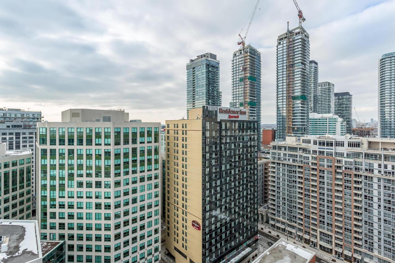 Toronto Rooms And Suites Condos Exterior photo