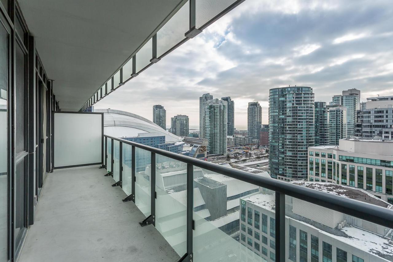 Toronto Rooms And Suites Condos Exterior photo